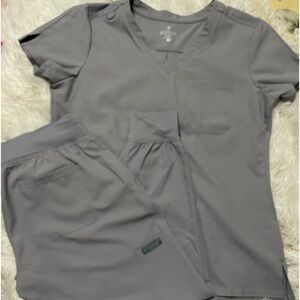 Med couture Insight, excellent condition Fabric is a silky material